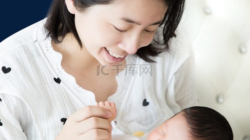 母婴店加盟店的装修应充分考虑功能分区，合理布局。一般可分为以下几个区域：