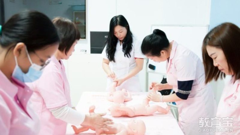 月嫂24小时陪护：揭秘其优缺点，新手妈妈必看
