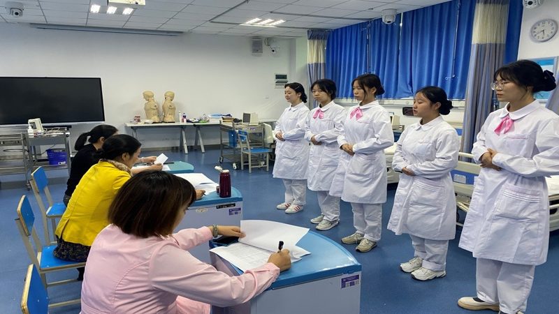 月子中心托管模式：揭秘两种模式的差异与选择要点