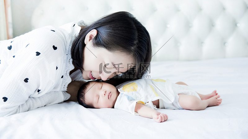 社区母婴店VS商场母婴店：揭秘两者差异，助您选对育儿好帮手